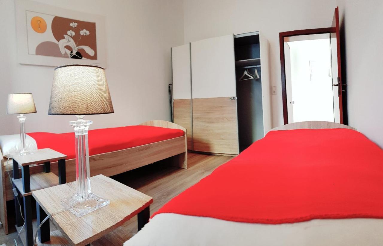 Apartment Zentrum Orchidee, 5min Vom Hbf, Düsseldorf Messe Und Flughafen 35 Min *