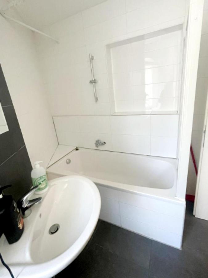 Zentrum Orchidee, 5min Vom Hbf, Düsseldorf Messe Und Flughafen 35 Min Apartment Duisburg
