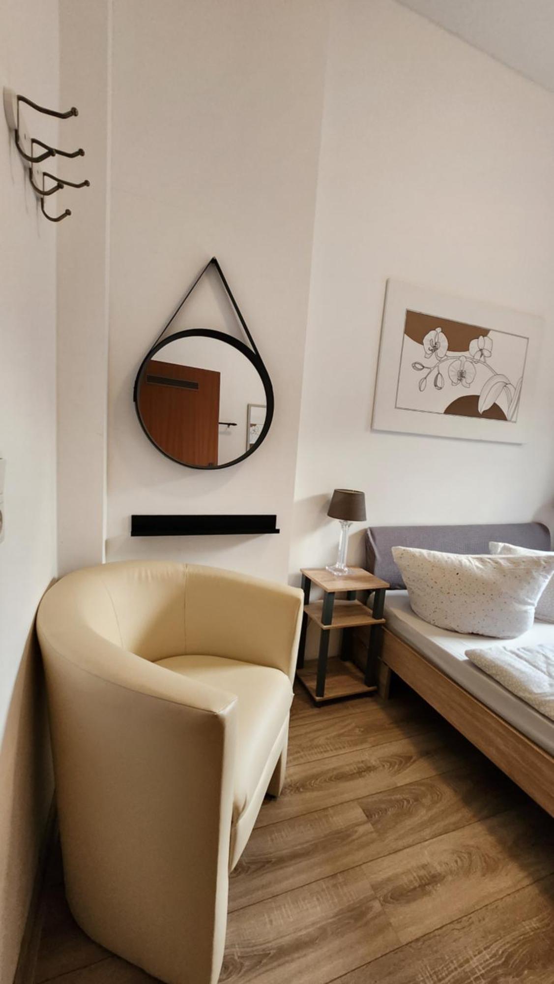 Apartment Zentrum Orchidee, 5min Vom Hbf, Düsseldorf Messe Und Flughafen 35 Min *