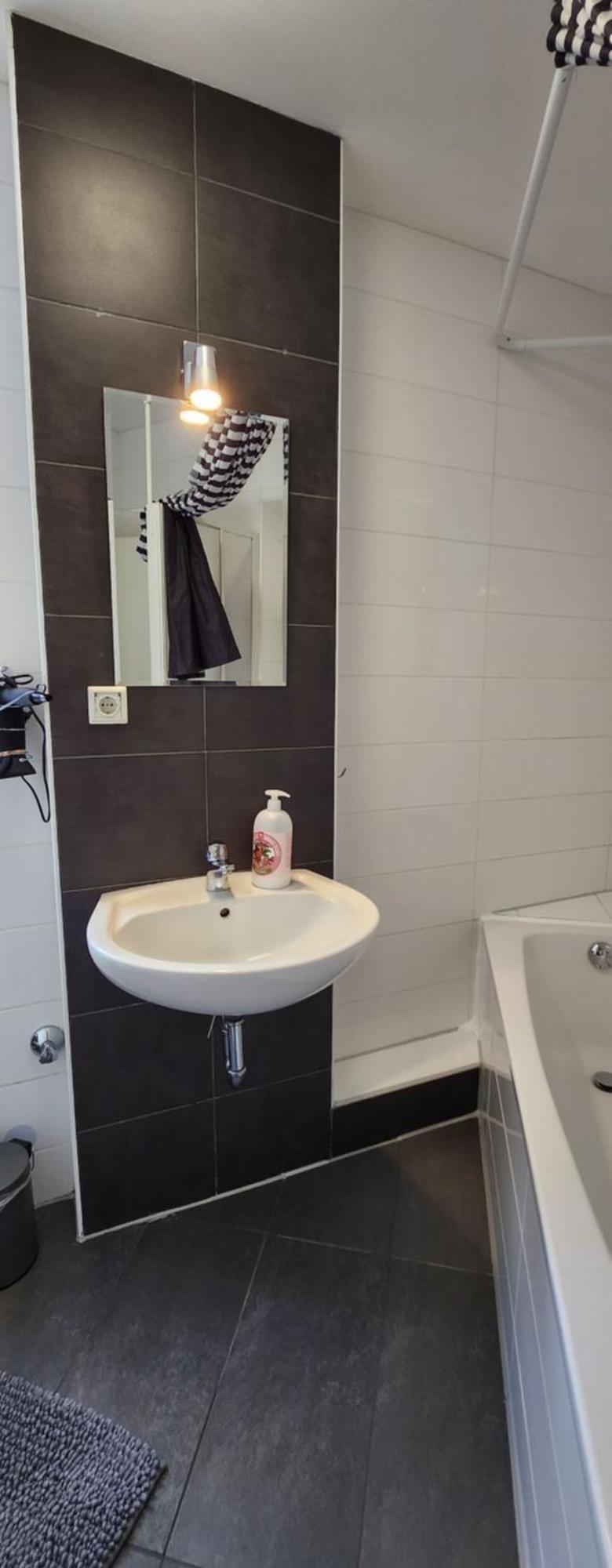 Zentrum Orchidee, 5min Vom Hbf, Düsseldorf Messe Und Flughafen 35 Min *
