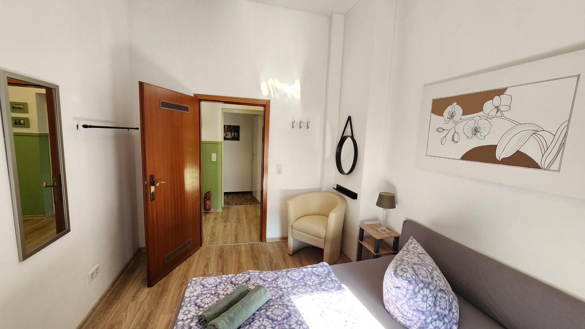 Apartment Zentrum Orchidee, 5min Vom Hbf, Düsseldorf Messe Und Flughafen 35 Min *